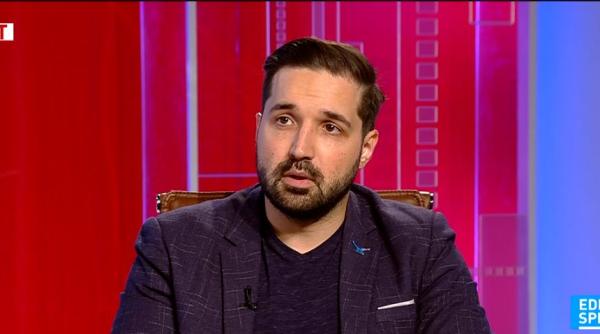 tudor tim ionescu aveam 5 ani la revolutie stateam cu bunicii pe canapea cand geamul din partea dreapta a fost strapuns de gloante