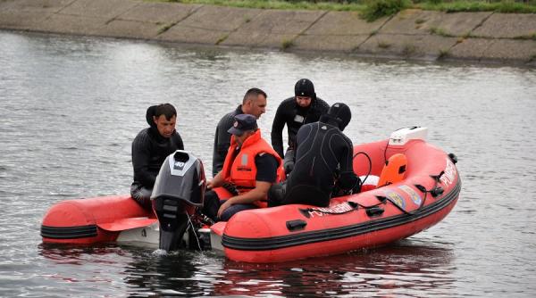 tanar de 20 de ani disparut in raul olt cautat cu scafandri