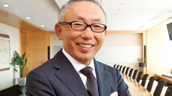 fondatorul uniqlo tadashi yanai demisioneaza din consiliul de administratie al softbank