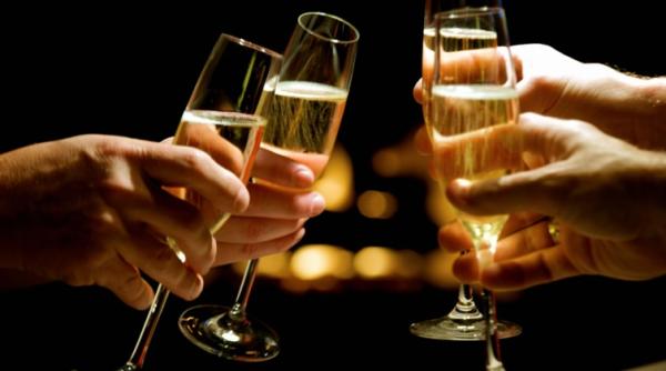 grecia petrecere de craciun dedicata pacatosilor anulata din cauza amenintarilor cu moartea