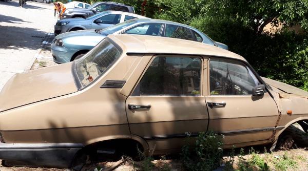 ti ai abandonat masina pe trotuar vezi ce se poate intampla