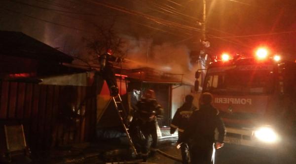 incendiu violent in bucuresti pericol de extindere femeie cu arsuri dusa de urgenta la floreasca