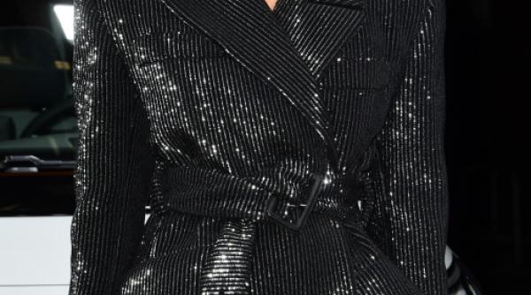 sharon stone a fost blocata de un site pentru intalniri si implora sa isi primeasca inapoi contul