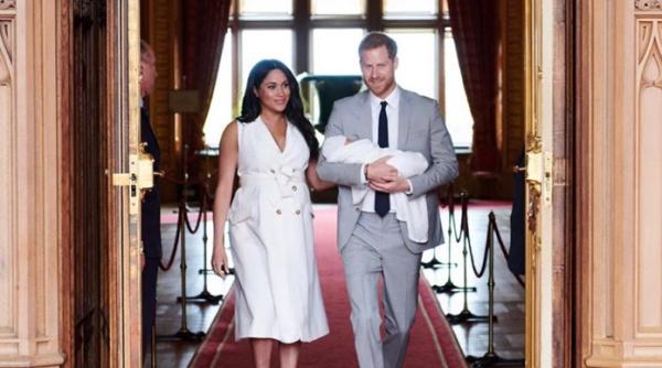 printul harry si meghan markle fotografie adorabila cu archie