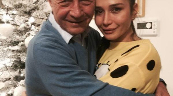 basescu exemplu pentru romani fiica mea este singura divortata si creste trei copii nu e scuza ca nu ai conditii