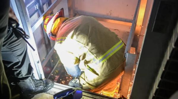 doi israelieni au murit inecati intr un lift