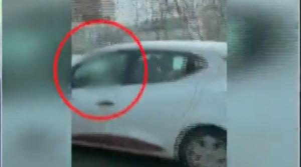 copil filmat in timp ce conducea masina in bratele tatalui titi aur putea sa il omoare