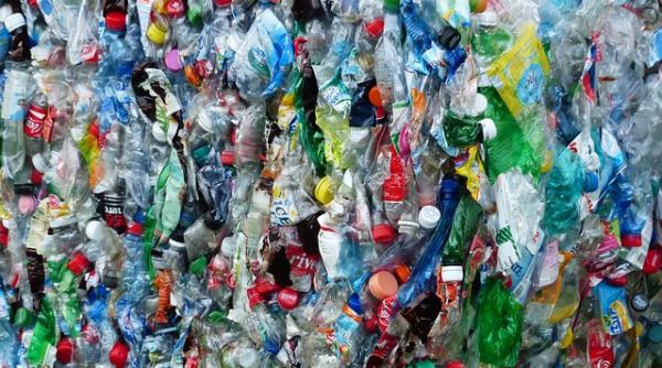 ue taxa pe deseurile de plastic pentru a acoperi gaura din buget masura simpla puternic contestata de marile companii