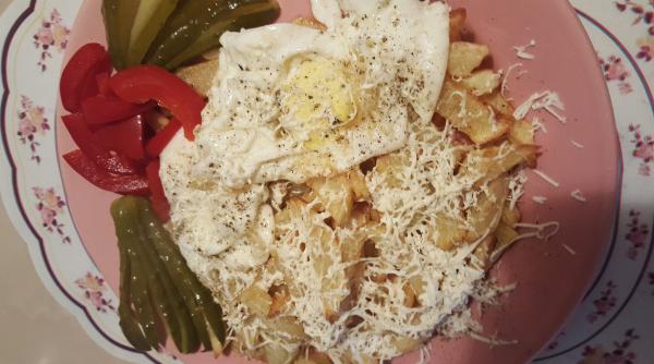 cartofi prajiti cu ou si branza mancarea adorata de romani