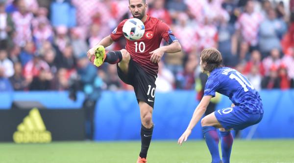 e condamnat la inchisoare dar revine la barcelona cine este controversatul fotbalist