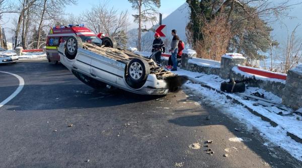 masina rasturnata pe drumul spre poiana brasov doi raniti trafic blocat