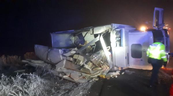 accident in judetul alba o cisterna cu lapte s a rasturnat