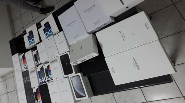 politia de frontiera galati captura impresionanta telefoane mobile de 30 000 lei