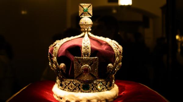 romania in plin proces de regalizare muraru cu cat politica e mai apriga familia regala va fi mai cautata