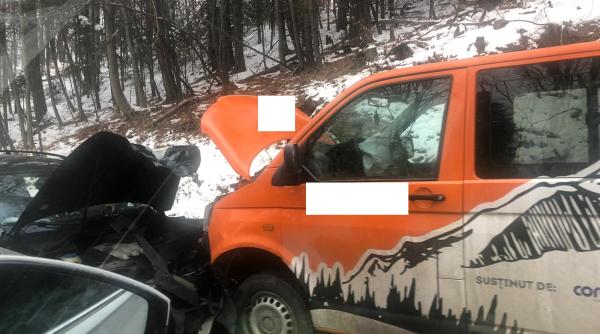 microbuz cu 7 copii la bord accident pe drumul spre poiana brasov