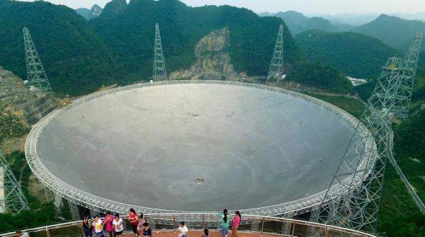monstrul care asculta universul fast cel mai mare radiotelescop din lume a devenit operational
