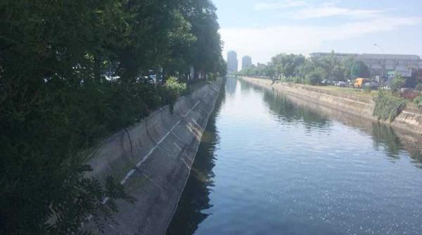tezaur descoperit de un bucurestean in raul dambovita
