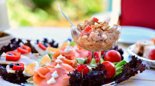 salata cu ton si cartofi reteta delicioasa pentru dieta si nu numai