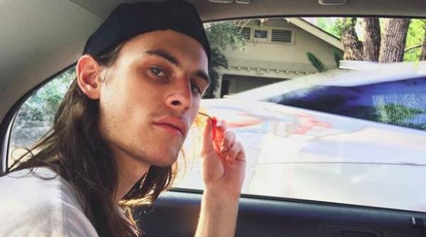 un celebru actor din serialele american horror story si the oa a murit la 27 de ani