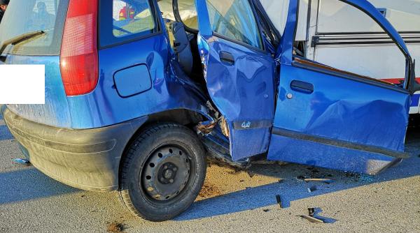 a murit pe loc dupa ce a intrat cu masina intr un autobuz