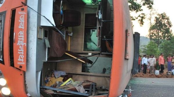 microbuz rasturnat in constanta 11 victime dintre care doua prinse sub masina