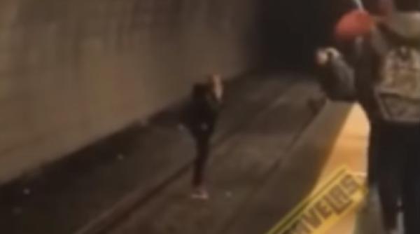 imagini dramatice o romanca s a aruncat pe linia de metrou la roma video