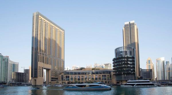 incendiu pe o nava in largul coastelor orasului dubai