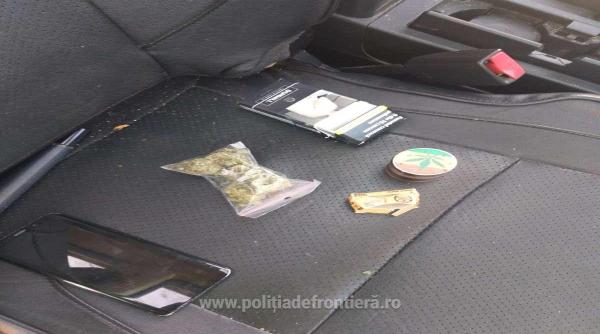 marijuana descoperita de politisti in torpedoul unui autoturism