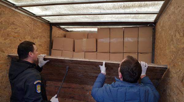 peste 34 000 de pachete cu tigari ascunse in peretii dubli ai unei autoutilitare