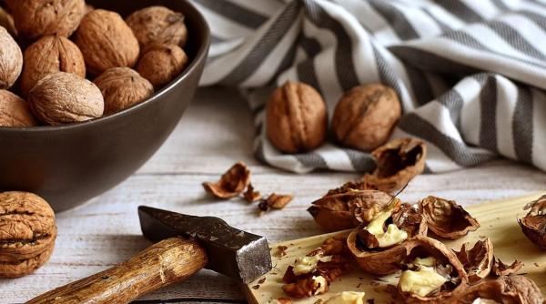 prajitura delicioasa cu nuca pentru toata familia