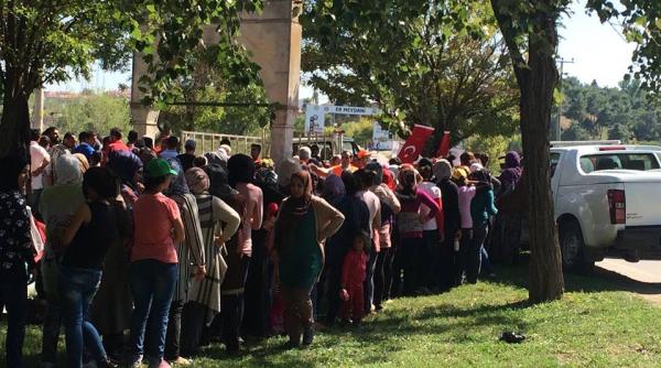 proteste pe insulele din grecia impotriva taberelor de refugiati sunt 42 000