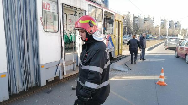 tramvai cu zeci de persoane implicat intr un accident cu o basculanta la ploiesti