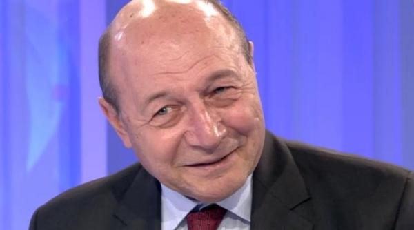 traian basescu atac la liberali s au legat la cap fara sa i doara
