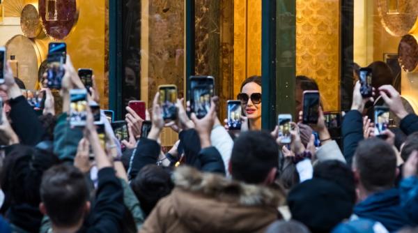 angelina jolie si brad pitt din nou impreuna motivul care i readuce unul langa altul