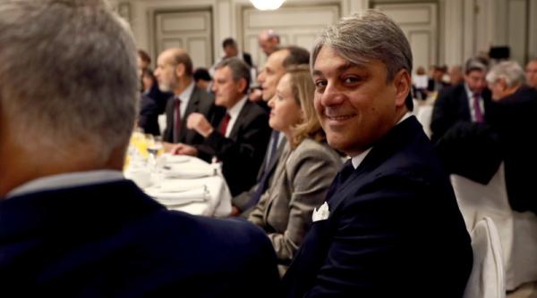 grupul auto renault s a inteles cu luca de meo ce schimbari aduce noul director general