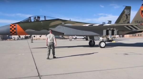 povestea incredibila a pilotului american doborat deasupra romaniei armata i a adus un tribut inedit