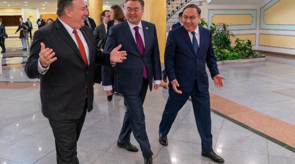 mike pompeo acuza represinea chineza si cheama statele lumii la actiune