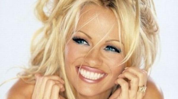pamela anderson s a separat de cel de al cincilea sot