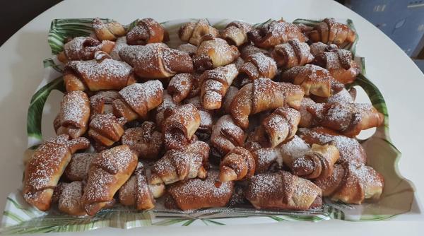 cornuri cu magiun de prune reteta copilariei cum o pregatea bunica