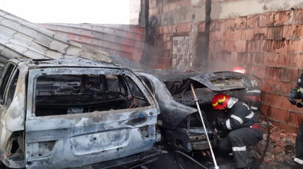 incendiu violent la o casa din cluj  flacarile s au extins la trei masini