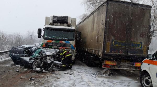 doua camioane si o masina accident cu sapte victime la falticeni