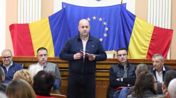 dorel caprar seful psd arad iese la atac o mana de oameni vrea sa puna mana cu forta pe partid