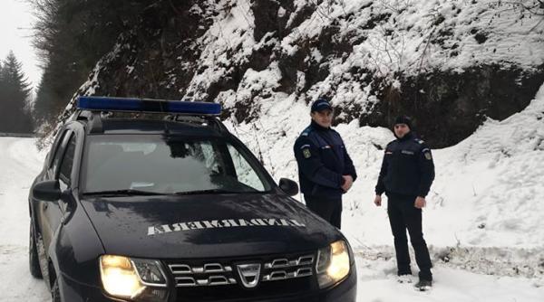 familie salvata din zapada au fost singurii care au oprit si ne au ajutat