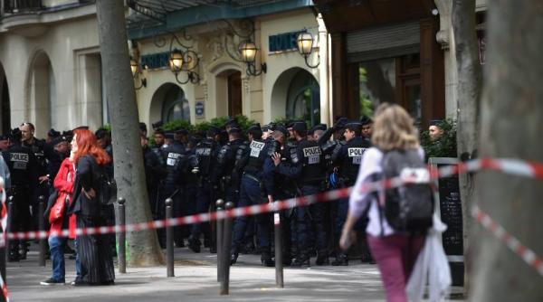 franta moartea unui roman a scos francezii in strada la proteste