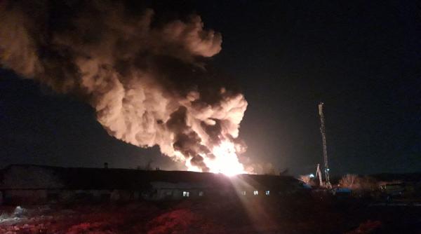 incendiu violent la o hala de productie din ilfov s a emis ro alert in interior sunt bazine cu substante inflamabile