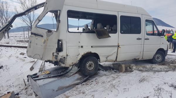 masina izbita de tren la brasov sofer in stare extrem de grava