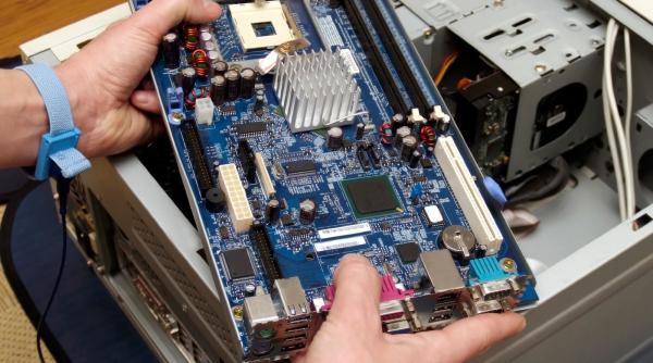 bancul zilei calculator defect replica unui pusti geniala