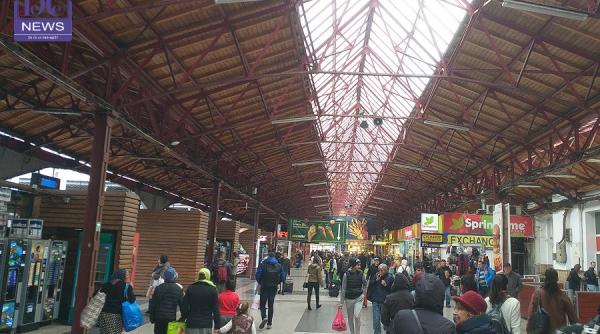 jandarm atacat de un barbat dezbracat in gara de nord