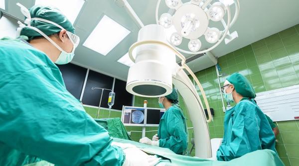 chirurgie cardiaca endoscopica  la spitalul universitar din capitala