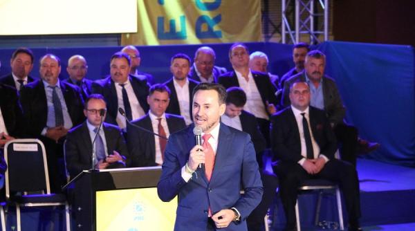 gheorghe falca lansare de carte curajul de a prinde o stea cazatoare